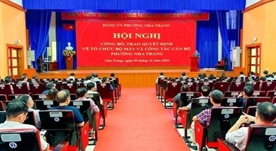 Đảng ủy phường Nha Trang: công bố các quyết định về tổ chức bộ máy và công tác cán bộ